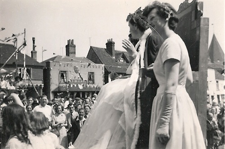 WESTERHAM CARNIVAL QUEEN'S FLOAT 2 (early 1950s).jpg